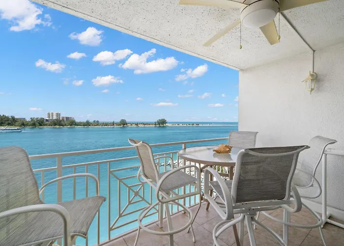 2 Bedroom Beachfront On Clearwater