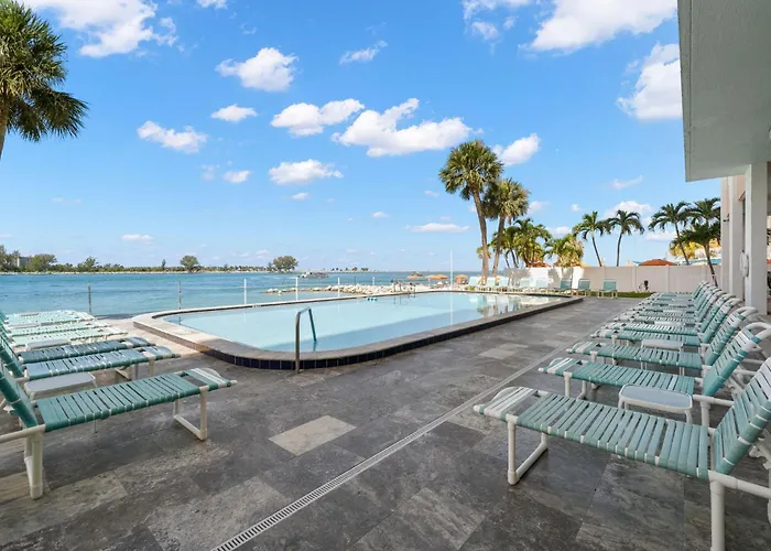 2 Bedroom Beachfront On Clearwater Holiday home *
