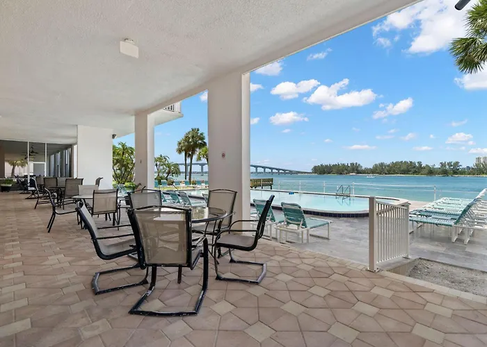 2 Bedroom Beachfront On Clearwater Holiday home *
